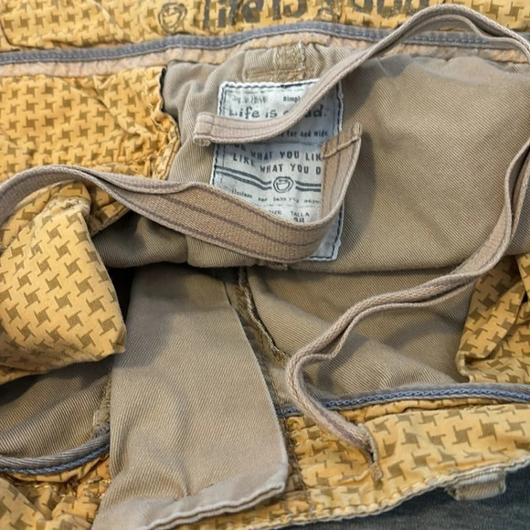 Life Is Good men’s tan 9” inseam flat front shorts size 38 - Picture 8 of 9